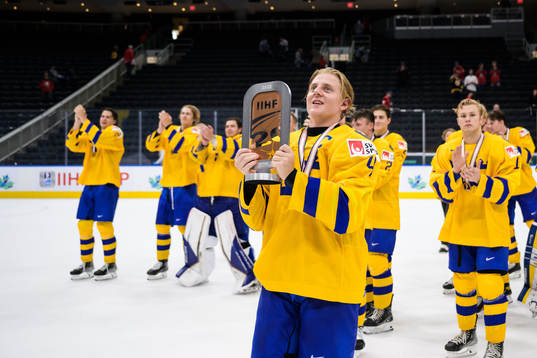 Emil Andrae of Sweden celebrate