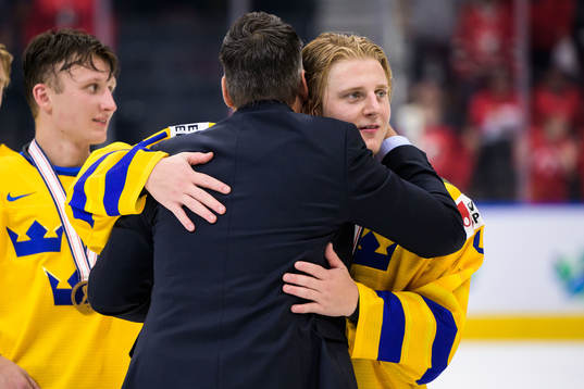 Head coach Tomas Montén hugs Emil Andrae of Sweden