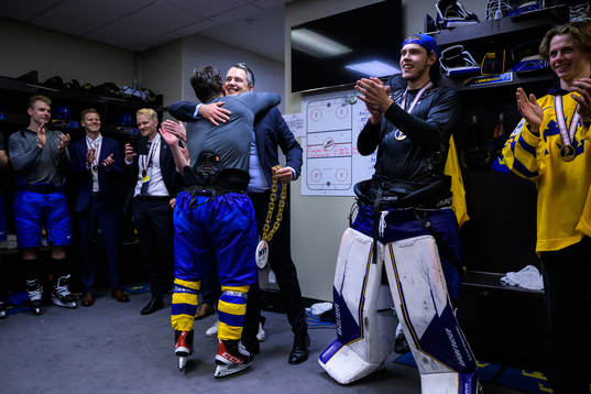 Victor Stjernborg hands over an internal MVP award to head