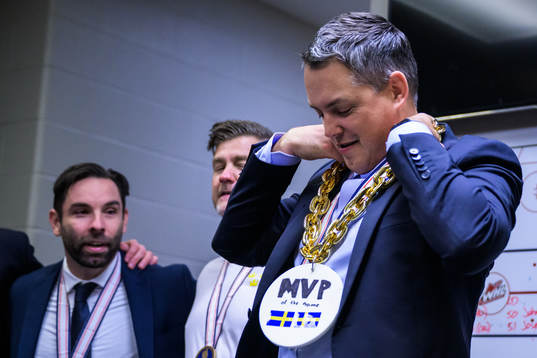 Head coach Tomas Montén of Sweden with an internal MVP