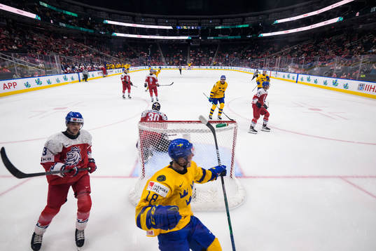 Linus Sjödin of Sweden celebrates