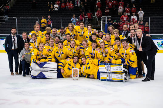 Players and coaching staff of Sweden pose for a group photo