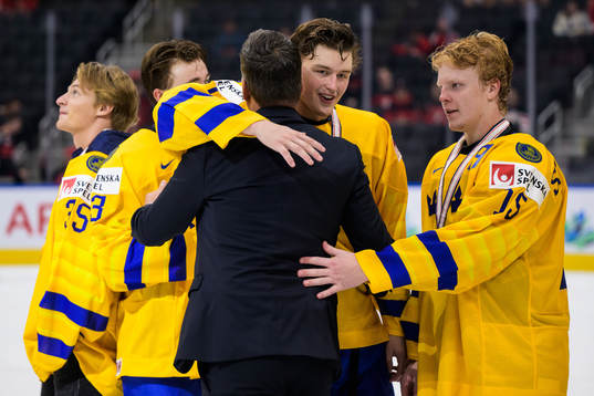 Head coach Tomas Montén, Oskar Olausson and Åke