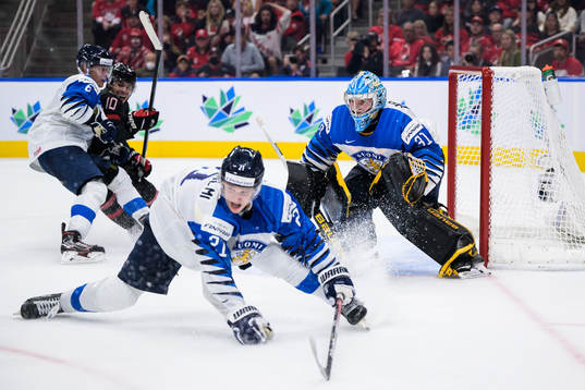 Eemil Viro, Aleksi Heimosalmi and goaltender Juha Jatkola