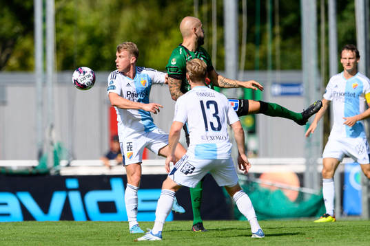 Djurgårdens Rasmus Schuller och Varbergs Robin Simovic