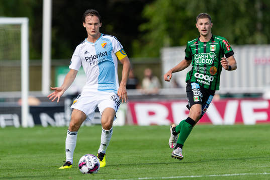 Djurgårdens Hjalmar Ekdal och Varbergs Oliver Alfonsi