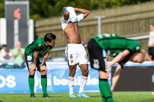 Varbergs Jon Birkfeldt och Djurgårdens Isak Hien deppar