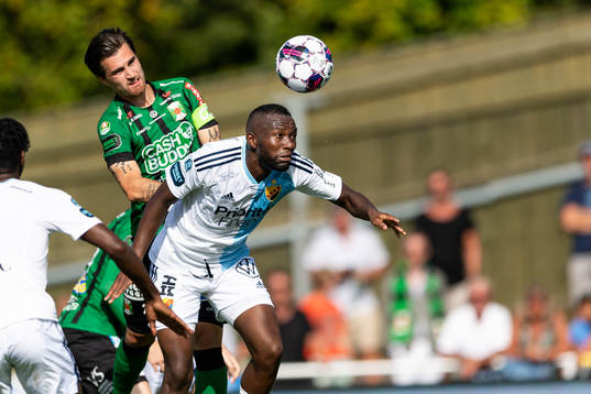 Varbergs Jon Birkfeldt och Djurgårdens Isak Hien