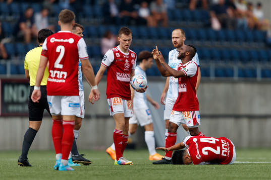 Sandvikens Isak Bråholm har ont