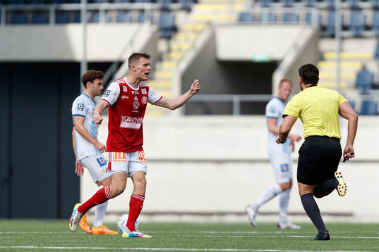 Sandvikens Daniel Söderberg reagerar