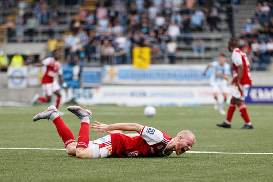 Sandvikens Lukas Hiltunen har ont