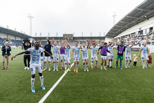 Gefles spelare jublar
