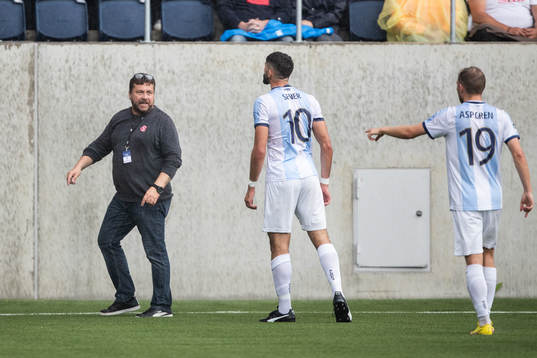 Sandvikens Jonas Andersson och Gefles Cihan Sener
