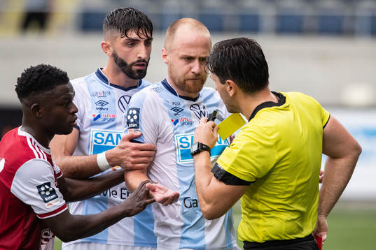 Gefles Oscar Lundin blir utvisad av domare Kastriot