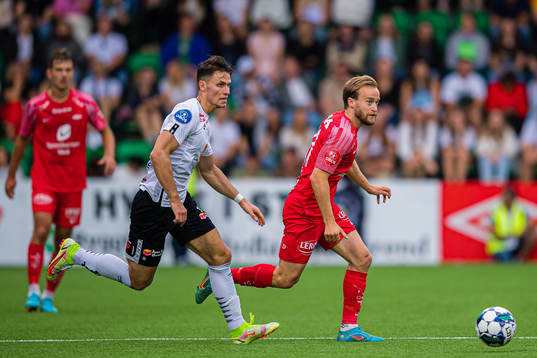 Andreas Hoven of Sogndal and Bård Finne of Brann