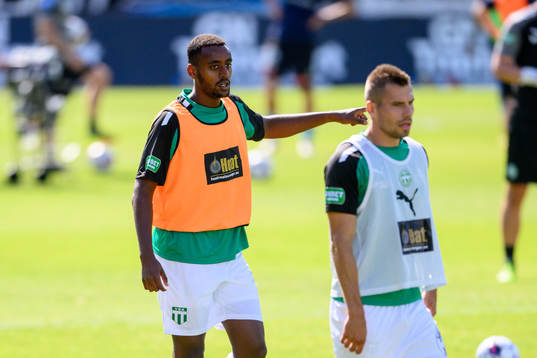 Västerås SKs Theodore Rask värmer upp innan