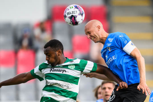 Västerås SKs Theodore Rask och Halmstads Andreas Johansson