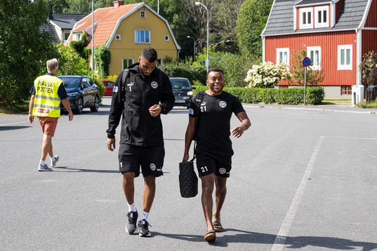 Värnamos målvakt Jonathan Rasheed och Abdussalam Magashy