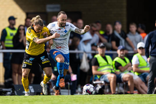 Elfsborgs Niklas Hult och Värnamos Evaldo Nascimento