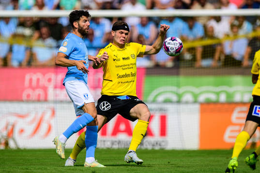 Malmö FFs Erdal Rakip och Mjällbys Jacob Bergström