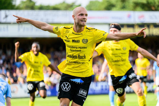 Mjällbys Viktor Gustafson jublar