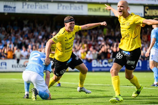 Mjällbys Jacob Bergström jublar