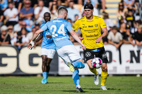 Mjällbys Jacob Bergström och Malmö FFs Lasse Nielsen