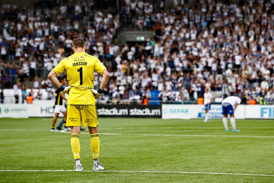 IFK Norrköpings målvakt Oscar Jansson depparunder