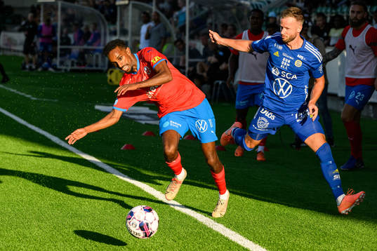 Helsingborgs Taha Ali och GIF Sundsvalls Robert Lundström