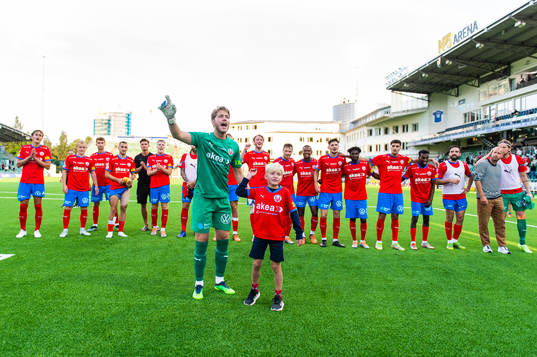 Helsingborgs målvakt Kalle Joelsson jublar