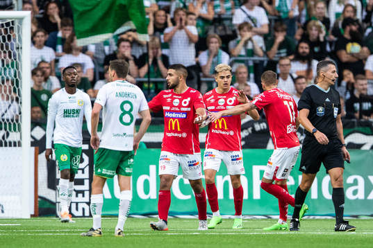 Degerfors spelare jublar