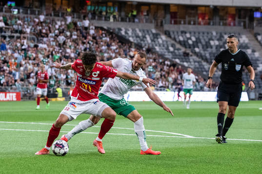 Degerfors Justin Salmon och Hammarbys Veton Berisha