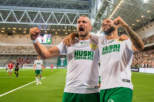 Hammarbys Veton Berisha och Mohanad Jeahze jublar