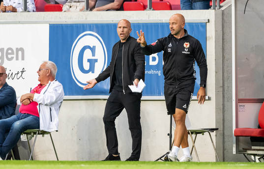 Kalmars tränare Henrik Rydström och assisterande tränare