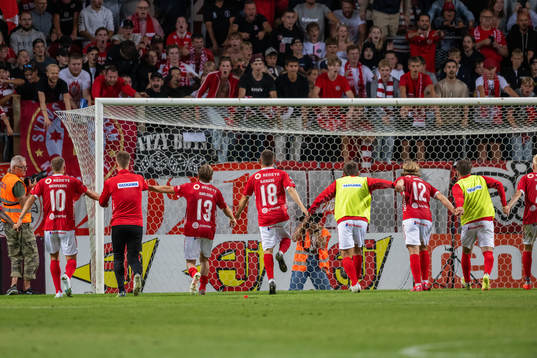 Kalmars spelare jublar