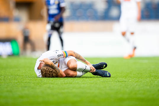 Häckens Samuel Gustafson har ont