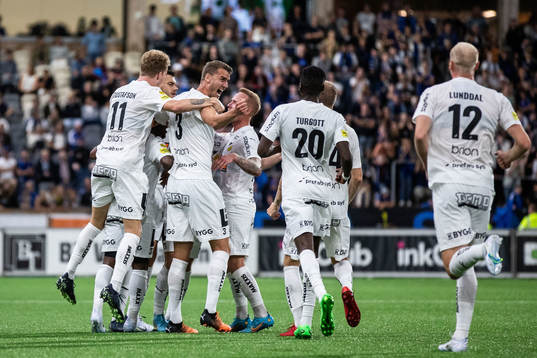 Häckens spelare jublar