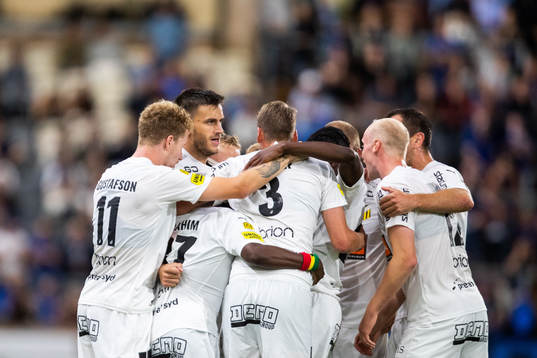 Häckens Alexander Jeremejeff jublar