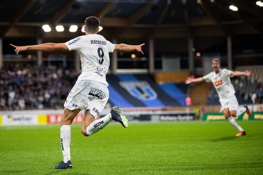 Häckens Alexander Jeremejeff jublar