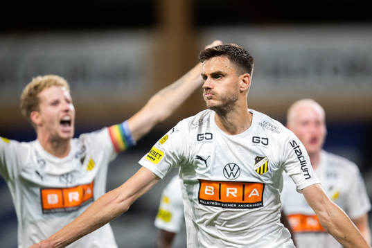 Häckens Alexander Jeremejeff jublar