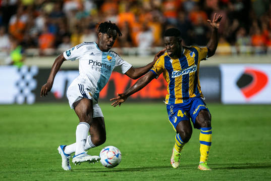 Joel Asoro of Djurgården and Kingsley Sarfo of Apoel
