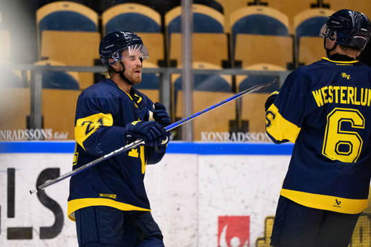 HV71s Mattias Tedenby jublar