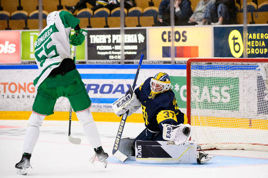 under träningsmatchen i ishockey mellan HV71 och Rögle