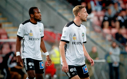 Örebros Christian Moses och Kevin Custovic deppar