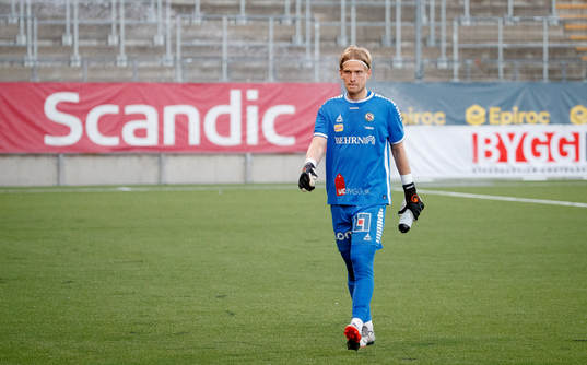 Örebros målvakt William Eskelinen deppar