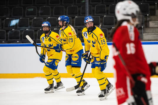 Mina Waxin, Olivia Carlsson and Sara Hjalmarsson of Sweden