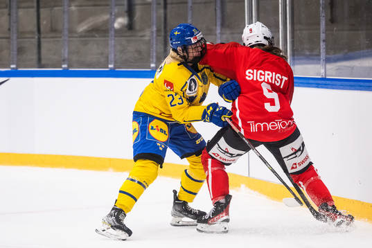 Thea Johansson of Sweden and Shannon Sigrist of Switzerland