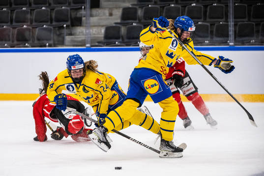 Bläddra bland fler bilder av Ice Hockey, Women's International Friendly, Switzerland - Sweden