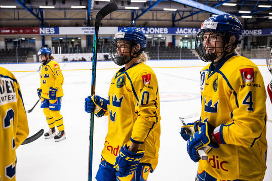 Mina Waxin and Linnéa Andersson of Sweden
