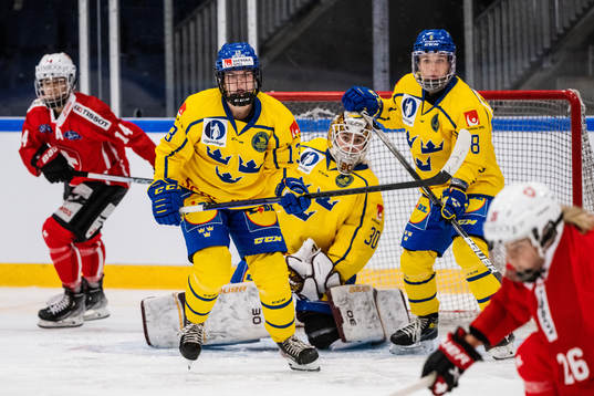 Emma Murén, goaltender Emma Söderberg and Ebba Berglund